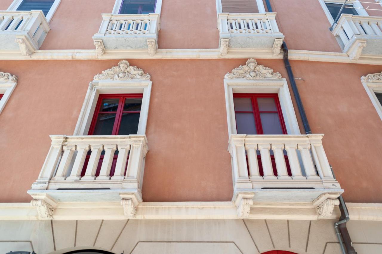 Hotel Domo Sofia à Cagliari Extérieur photo
